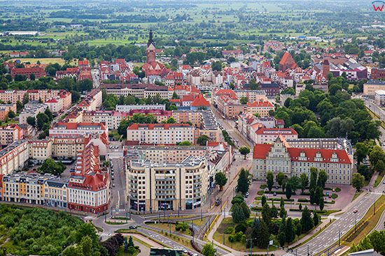 Elblag, panorama na srodmiescie i Stare Miasto od strony E i Plac Konstytucji na pierwszym planie. EU, Pl, Warm-Maz.
